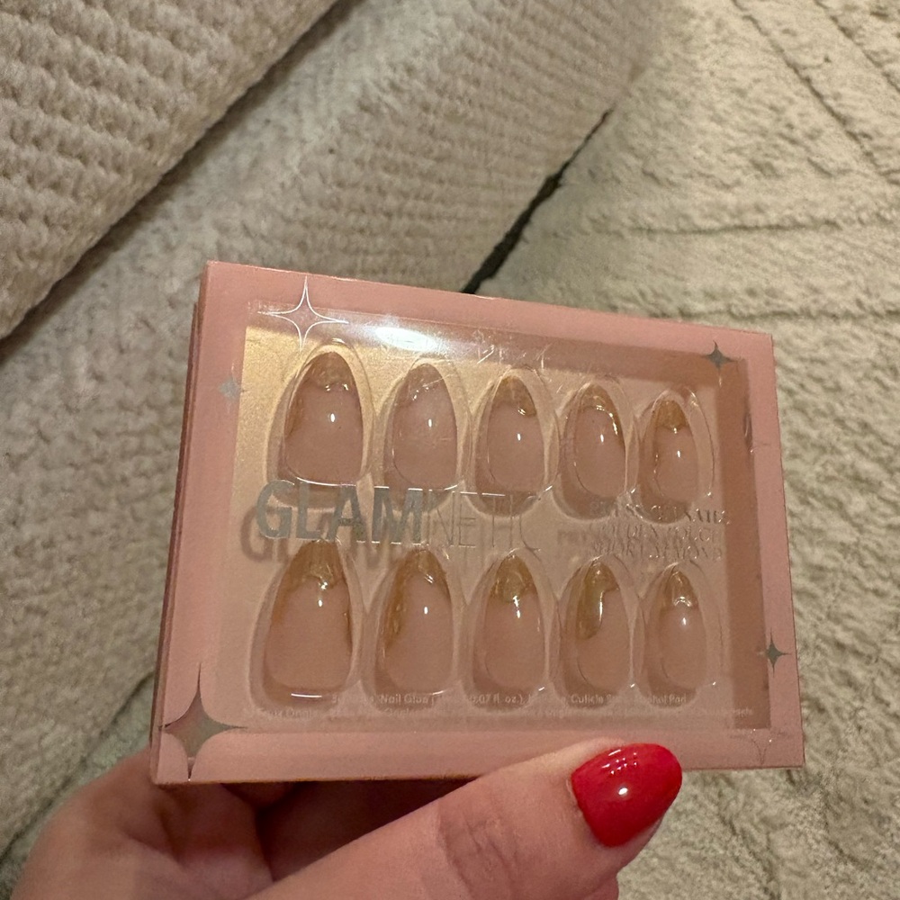 Glamnetic golden touch short almond Press-On Nails